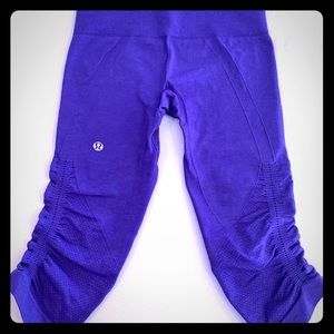 LULULEMON crop in Purple in PRISTINE condition
